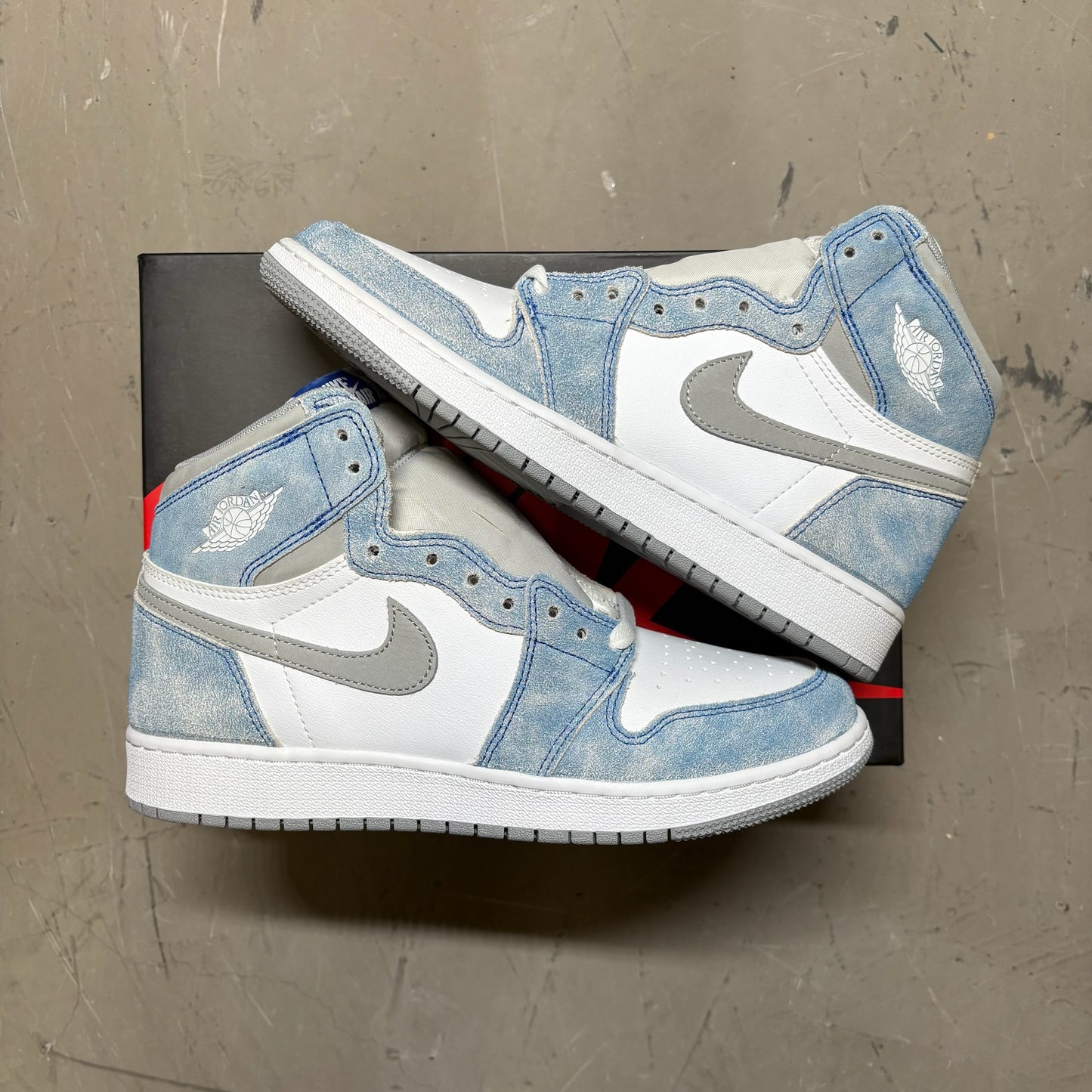 Jordan 1 Retro High Hyper Royal Smoke Grey (GS)