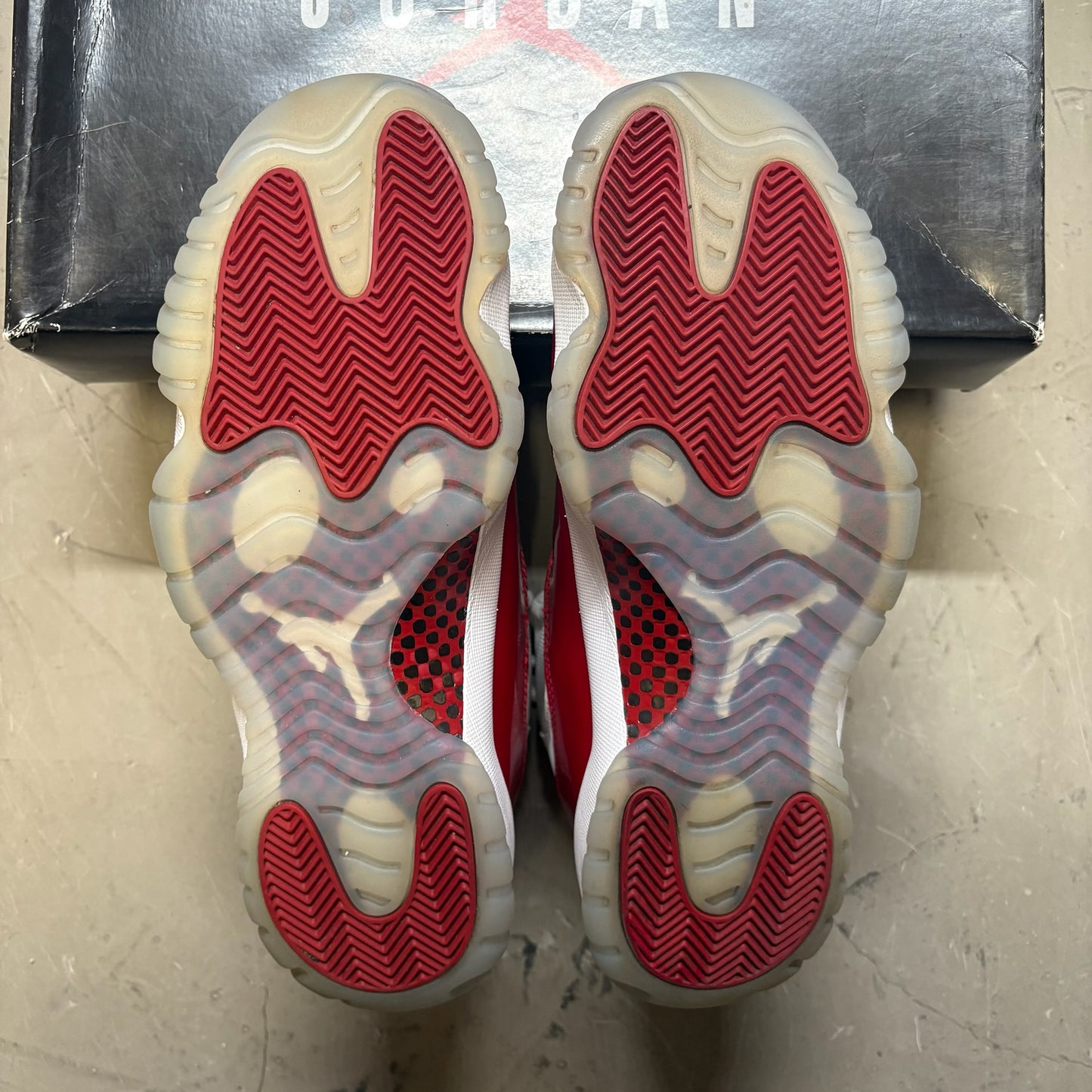 Jordan 11 Retro Cherry (2022)