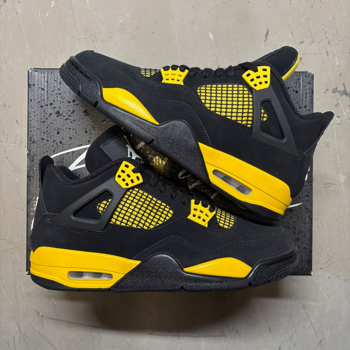 Jordan 4 Retro Thunder (2023)