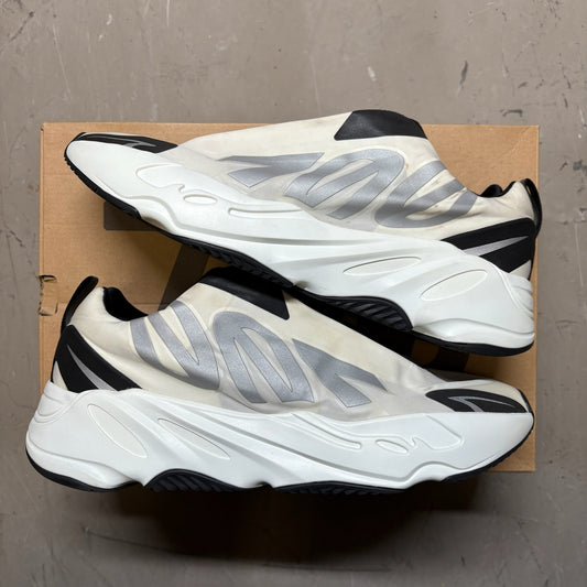 adidas Yeezy Boost 700 MNVN Laceless Analog
