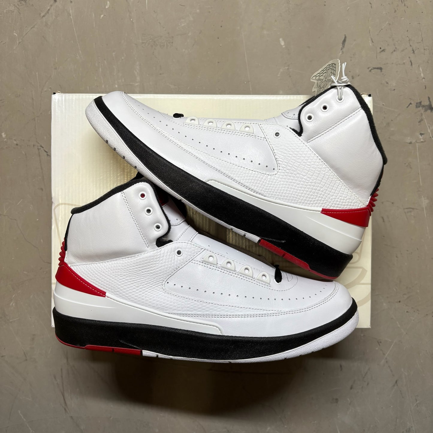 Jordan 2 Retro OG Chicago (2022)