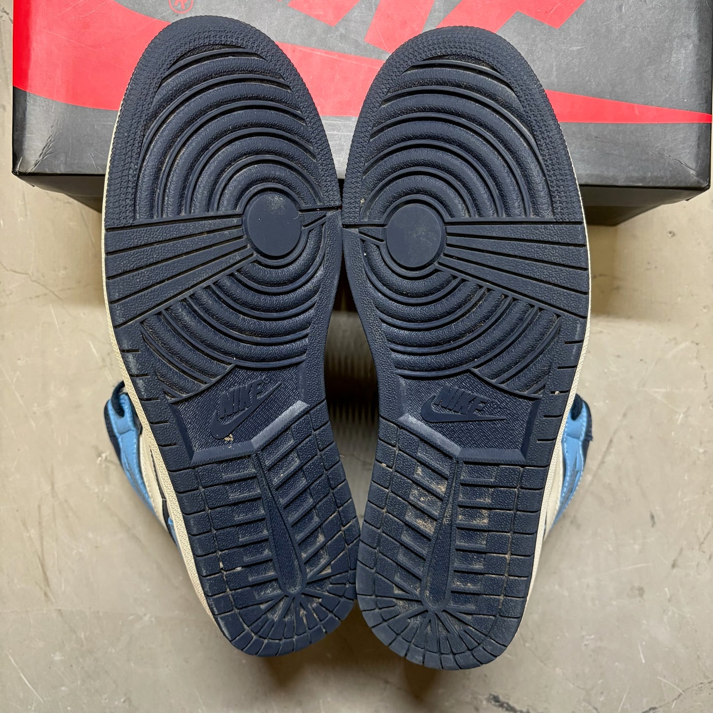 Jordan 1 Retro High Obsidian