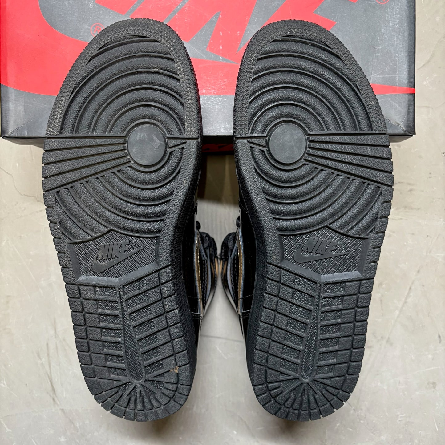 Jordan 1 Retro High Black Metallic Gold (2020)