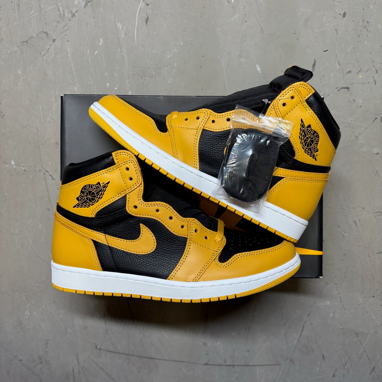 Jordan 1 Retro High Pollen