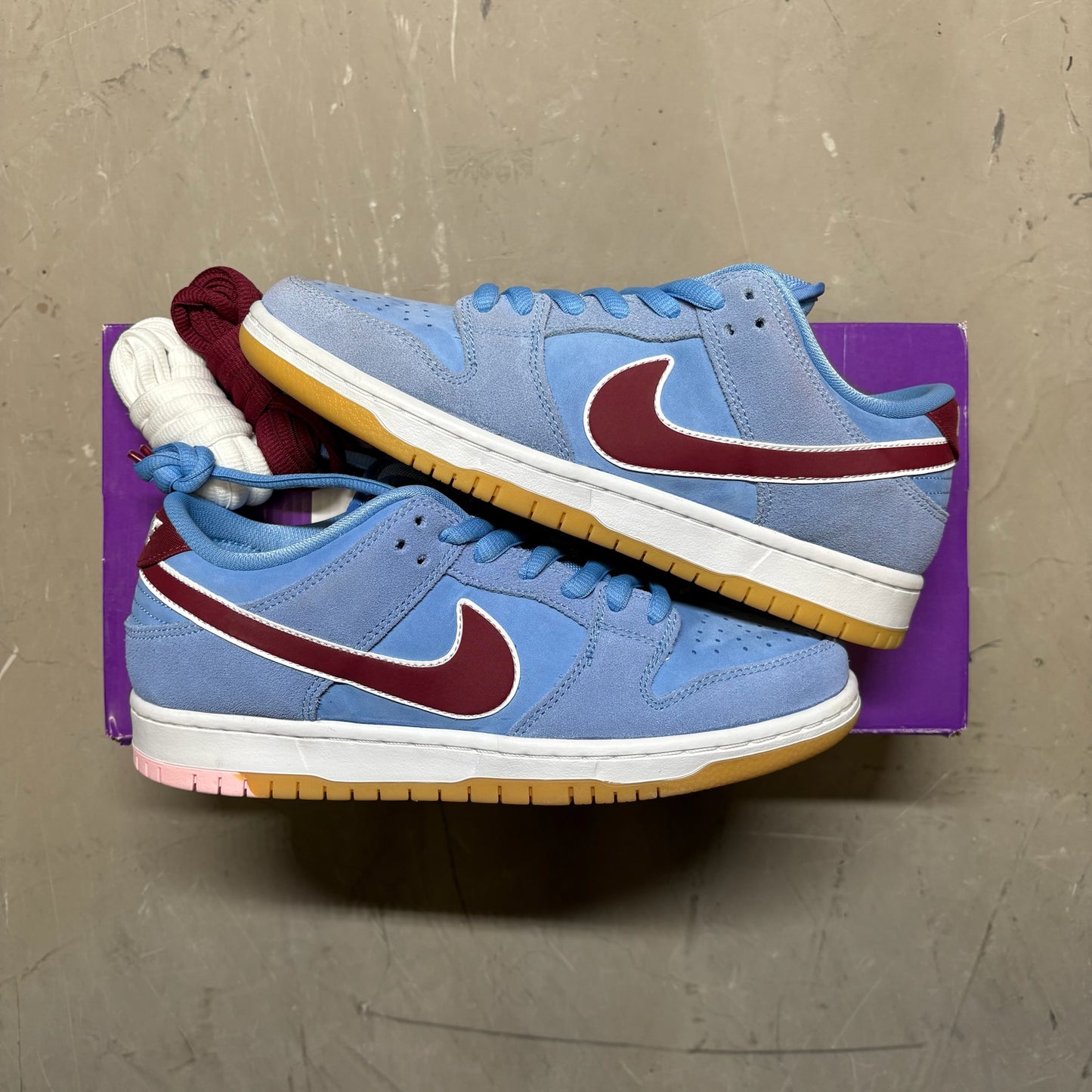 Nike SB Dunk Low Philadelphia Phillies