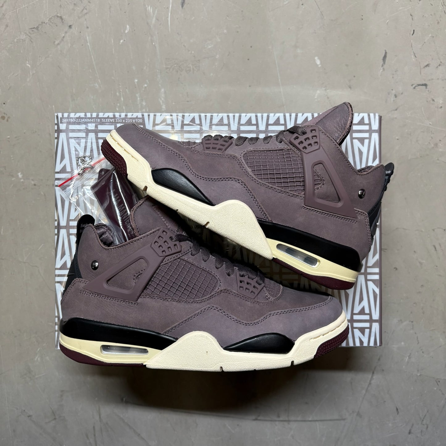 Jordan 4 Retro SP A Ma Maniére Violet Ore