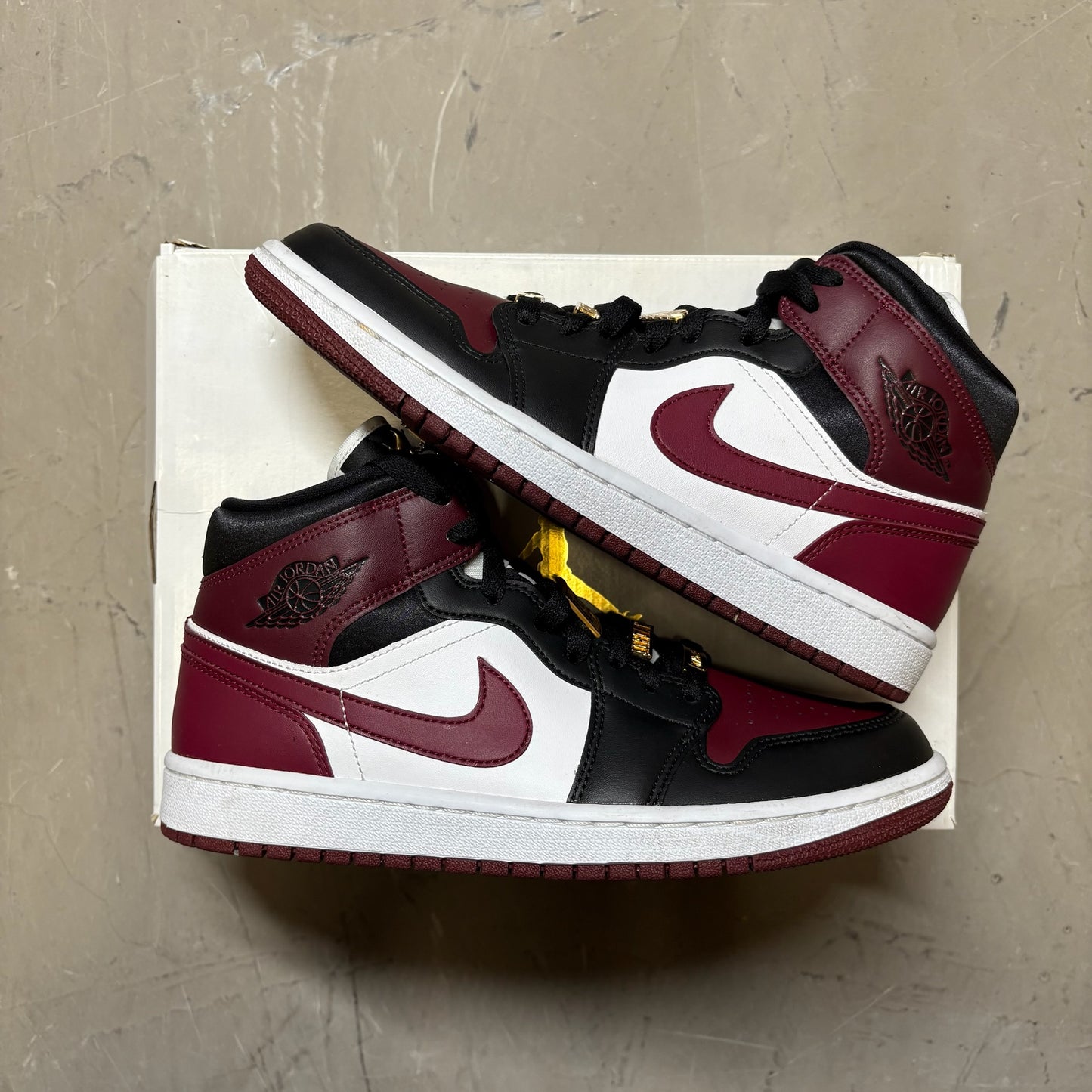 Jordan 1 Mid SE Black Dark Beetroot
