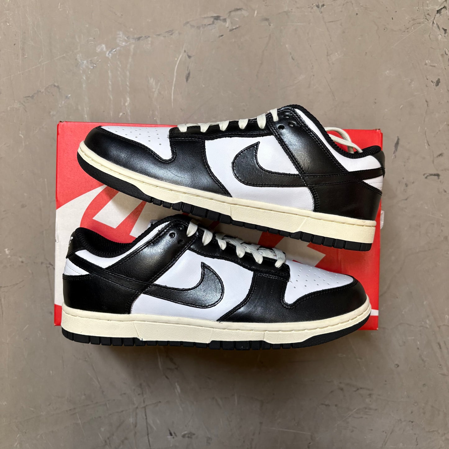 Nike Dunk Low Vintage Panda